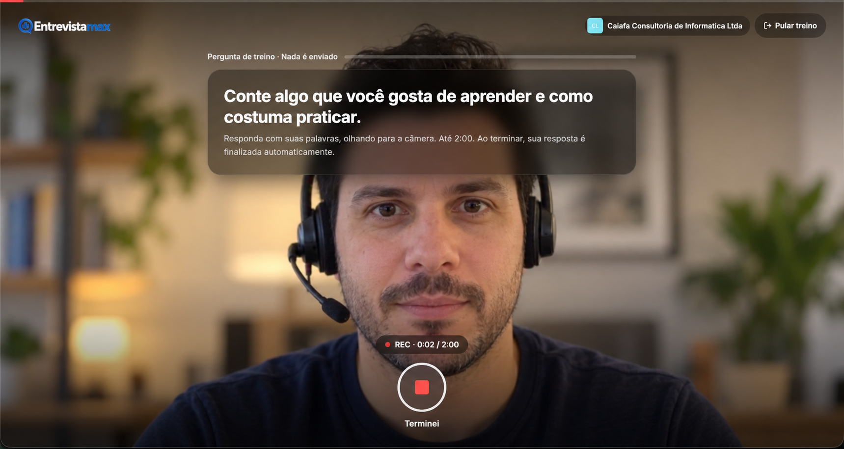 Sala real do Entrevistamax: candidato responde por vídeo a uma pergunta, com tempo de gravação e instruções na tela.